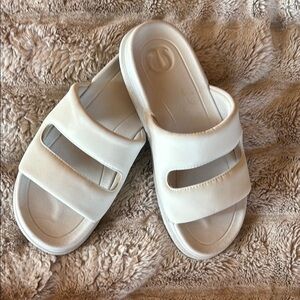 Lululemon white slides